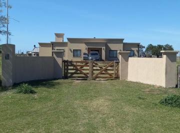 Campo · 170m² · 5 Ambientes · 2 Cocheras · Chacra en Venta - 4 Dorm. 2 Baños - 17.000 m² - San Clemente del Tuyú