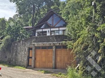 PH · 161m² · 4 Dormitorios · 1 Cochera · Venta Casa PH 4 Dorm., Quincho y Cochera Cubierta - Casco Centrico - San Martin de Los Andes