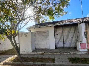 Casa · 60m² · 3 Ambientes · 1 Cochera · Casa en Venta - 2 Dorm. 1 Baño - Tandil