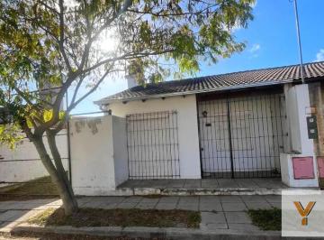 Casa · 60m² · 3 Ambientes · 1 Cochera · Casa en Venta - 2 Dorm. 1 Baño - Tandil