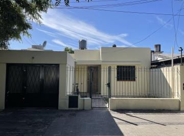 Casa · 120m² · 4 Ambientes · 1 Cochera · Casa en Alquiler