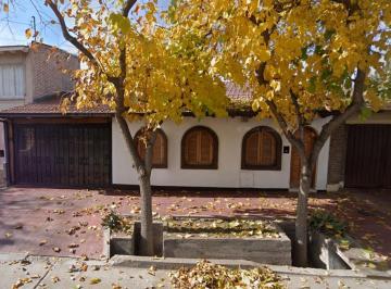 Casa · 200m² · 4 Ambientes · 2 Cocheras · Tacuari Al 229