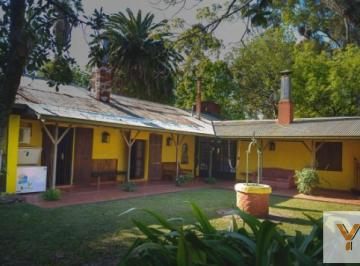 Casa · 400m² · 7 Ambientes · Casa en Venta - 5 Dorm. 5 Baños - Nogoyá