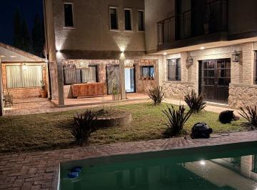 Casa · 289m² · 6 Ambientes · 2 Cocheras · Casa en Venta Villa Carlos Paz, Calidad Premium, 3 Dorm., 3 Baños, Pileta y Quincho