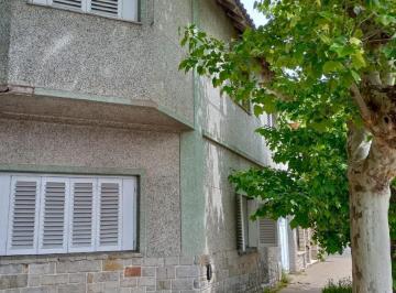 Casa · 140m² · 5 Ambientes · Casa en Venta - 3 Dorm. 2 Baños - Necochea
