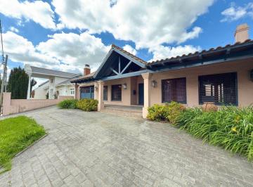Casa · 457m² · 7 Ambientes · 2 Cocheras · Casa en Venta Barrio Cerrito Tandil
