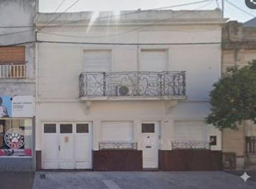 Casa · 185m² · 4 Ambientes · 1 Cochera · Venta - Casa en Hipolito Yrigoyen 360