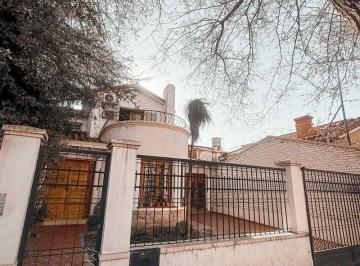 Casa · 196m² · 8 Ambientes · 1 Cochera · Venta Casa Ciudad de Mendoza
