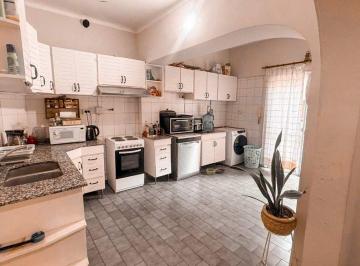 Casa · 196m² · 8 Ambientes · 1 Cochera · Venta Casa de Diseño Unico Ciudad de Mendoza