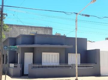 Casa · 130m² · 4 Ambientes · 1 Cochera · Casa en Venta - 3 Dorm. 1 Baño - Pergamino