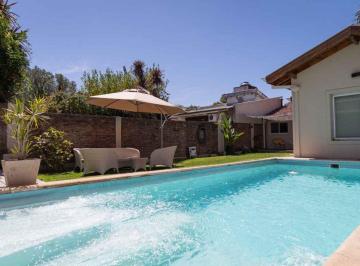Casa · 200m² · 4 Ambientes · 1 Cochera · Casa en Venta en Quilmes