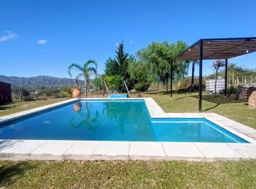 Casa · 100m² · 4 Ambientes · 1 Cochera · Venta Casa Dos Dorm. en Villa Parque Siquima