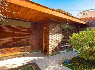 Casa · 219m² · 6 Ambientes · 1 Cochera · Venta Casa Planta Baja Barrio Villa Farrel