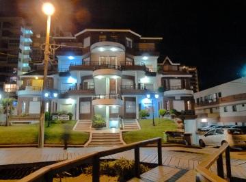 Departamento en Venta de 4 ambientes Zona Centro · Excelente Departamento Triplex Para 12 Personas. Pleno Centro. Frente Al Mar. Villa Gesell.