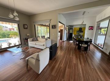 Casa · 200m² · 4 Ambientes · 3 Cocheras · Venta Casa 4 Amb. Impecable en Los Potrillos Pilar