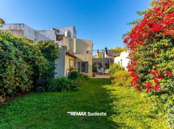 Casa · 165m² · 4 Ambientes · 1 Cochera · Venta Casa 3 Dorm. Newton 900