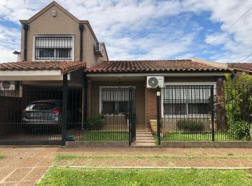 Casa · 210m² · 4 Ambientes · 2 Cocheras · Venta Casa 4 Ambientes en Barrio Aeronáutico