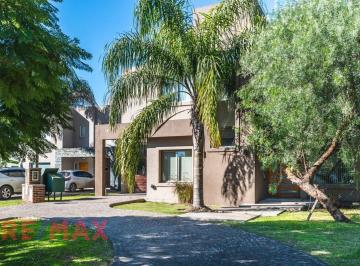 Casa · 221m² · 5 Ambientes · Venta Casa 5 Amb Haras Maria Victoria Moreno