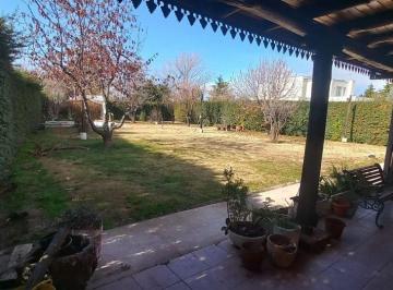Casa · 246m² · 4 Ambientes · 2 Cocheras · Casa Venta B°santa Oliva Permuta Casa Zona Benegas