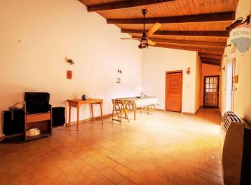 Casa · 127m² · 3 Ambientes · 1 Cochera · Casa 2 Dorm. en Venta en La Plata