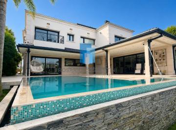 Casa · 300m² · 9 Ambientes · 5 Cocheras · Casa en El Yacht
