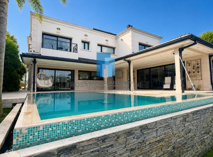 Casa · 300m² · 9 Ambientes · 5 Cocheras