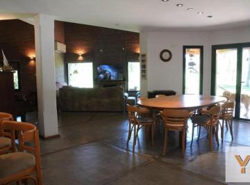 Casa · 370m² · 4 Dormitorios · 2 Cocheras · Casa en Alquiler - 4 Dorm. 4 Baños - 1600 m² - San Facundo, Manuel B. Gonnet