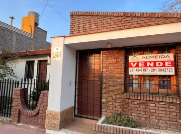 Casa de 4 ambientes, Dorrego · Casa a La Venta en Dorrego de Tres Dorm..