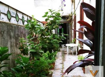 Casa · 185m² · 6 Ambientes · Casa en Venta - 4 Dorm. 2 Baños - 200 m² - Almagro