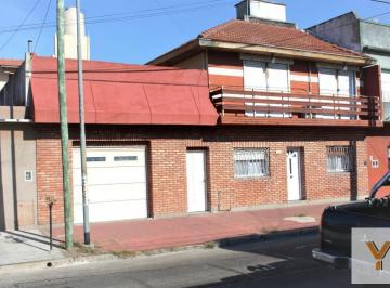 Casa · 140m² · 9 Ambientes · 1 Cochera · Casa en Venta - 4 Dorm. 3 Baños 1 Cochera - 226 m² - Villa Ballester