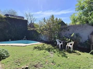 Casa · 140m² · 5 Ambientes · 1 Cochera · Casa en Venta, 5 Ambientes, Villa Ballester, con Parque y Pileta