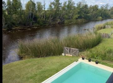 Casa · 226m² · 6 Ambientes · 4 Cocheras · Casa Al Lago 3 Dorm. Mas Escritorio en Alquiler