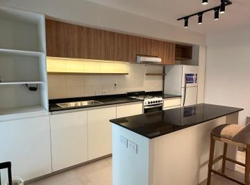 Cocina con isla · Hermoso 4 Ambientes Totalmente Reciclado.