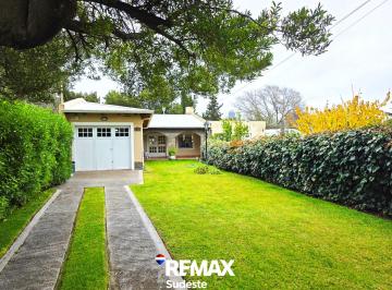 Casa · 104m² · 4 Ambientes · 3 Cocheras · Casa con Jardín. Apta Credito. Monte Hermoso