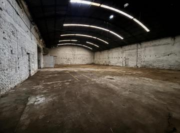 Bodega-Galpón · 600m² · 1 Ambiente · Galpón en Alquiler en B. Masse 1700, Altura Castro Barros Al 900, 600 m² 120 m²
