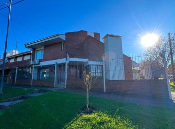 Casa · 232m² · 4 Ambientes · 2 Cocheras · Venta Casa 5 Amb Jardin y Garage Doble San Carlos