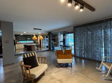 Casa · 447m² · 6 Ambientes · 3 Cocheras · Casa - Las Corzuelas