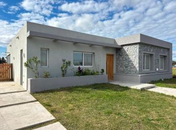 Casa de 5 ambientes, Pilar · Casa 5 Ambientes 177 m² Barrio Santa Sofia Pilar del Este