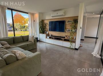 Casa · 195m² · 4 Ambientes · 5 Cocheras · Casa en Venta 4 Ambientes en Barrio Privado La Candida