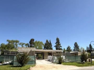 Casa de 4 ambientes, La Plata · Venta de Casa a Estrenar 4 Ambientes C/pileta