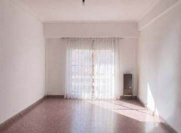 Local comercial de 2 ambientes, Esteban Echeverría · Departamento con Cochera Cubierta en Una de Las Zonas Más Buscadas de Monte Grande