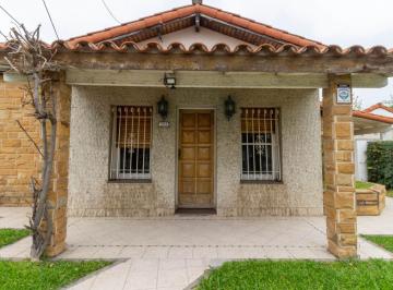 Casa · 190m² · 4 Ambientes · 2 Cocheras · Venta Casa 4 Ambientes en Moron - con 2 Cocheras