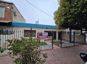Casa de 5 ambientes, Córdoba · Oportunidad de Inversión Casa a Refaccionar 2 Dorm. Patio y Cochera Bo Los Sauces Zona Sur Córdoba