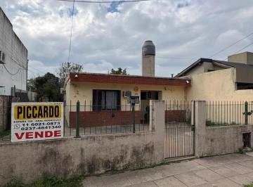 Casa · 100m² · 4 Ambientes · 2 Cocheras · Casa en Centro