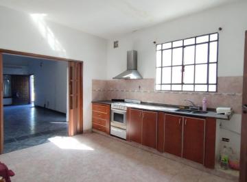 Casa · 200m² · 3 Ambientes · 1 Cochera · Casa en Ituzaingó Ideal Inversión!