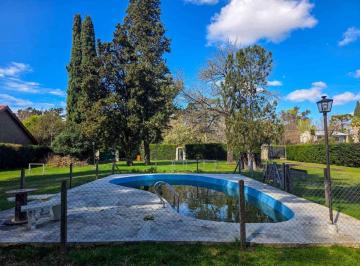 Quinta vacacional · 190m² · 3 Dormitorios · 1 Cochera · Oportunidad Inversion Quinta 2430 m² Pileta Quincho