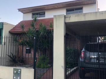 Casa de 5 ambientes, Almirante Brown · Casa con Amplio Fondo!