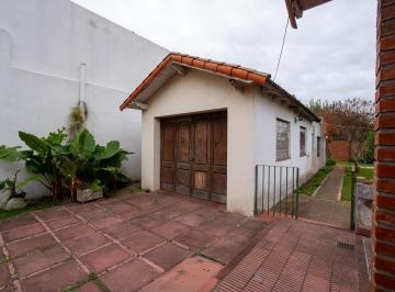 Terreno · 600m² · 4 Ambientes · 2 Cocheras · Casa en Venta en La Plata a Restaurar