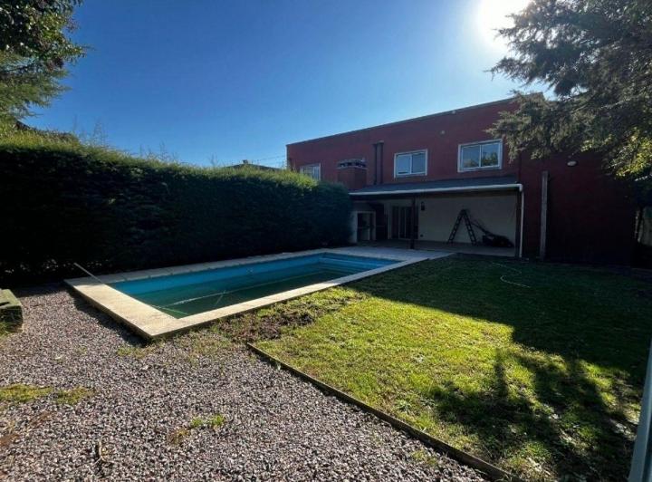 Casa · 170m² · 5 Ambientes · 2 Cocheras