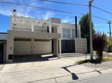Casa de 7 ambientes, Trelew · Venta Casa Barrio San Benito 206 m²